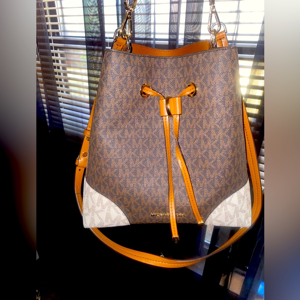Micheal kors Mercer Gallery large color block logo shoulder bag like new.